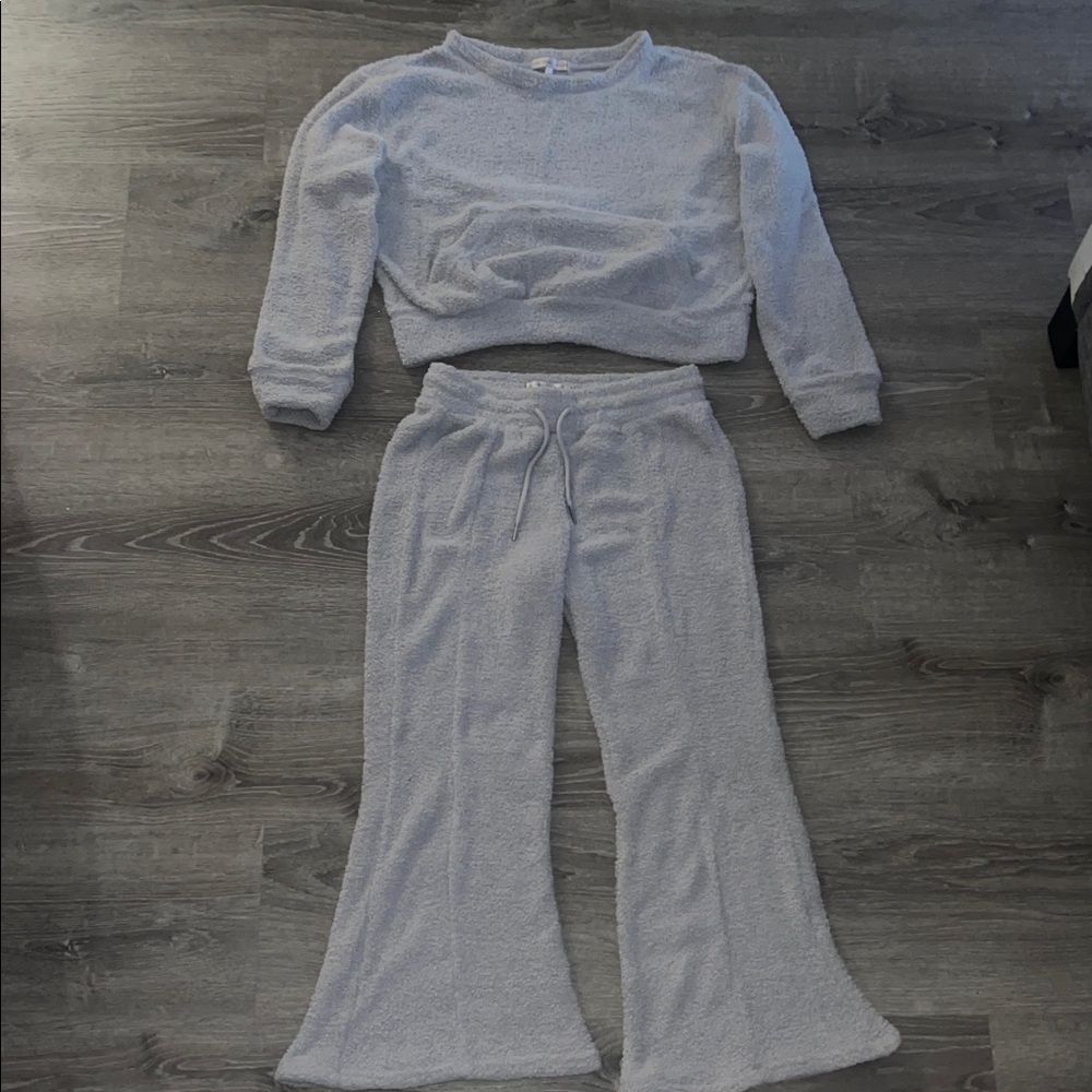 Sincerely Jules Soft Gray Fleece Top & bottom with a slight flare at the bottom